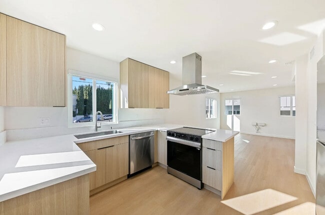 Building Photo - Empire at San Vicente