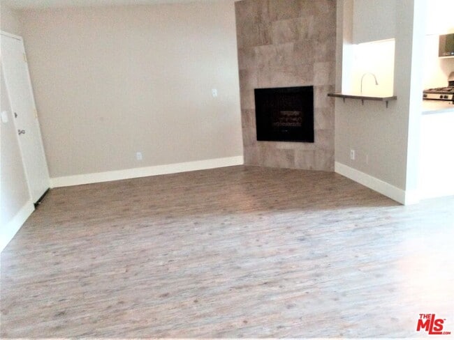 Building Photo - 11230 Camarillo St Unit 101