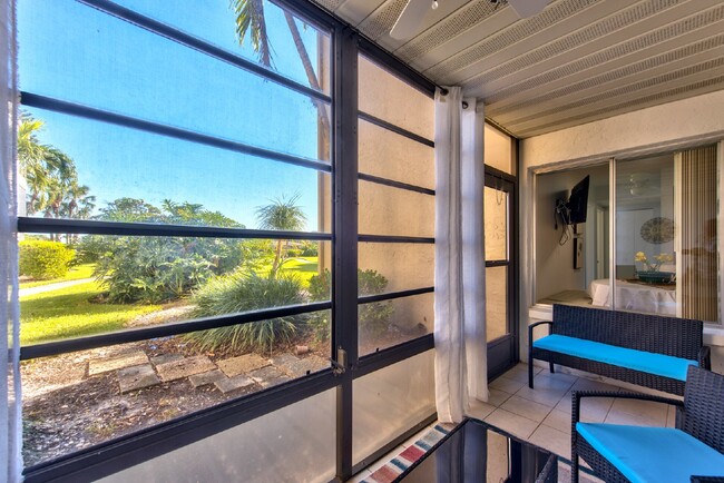 Photo - Condo just 10 minutes from Downtown Naples... Unidad 111