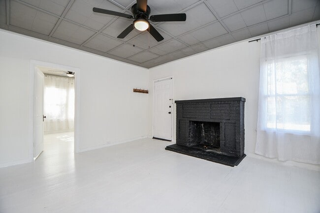 Photo - 208 Vincent St