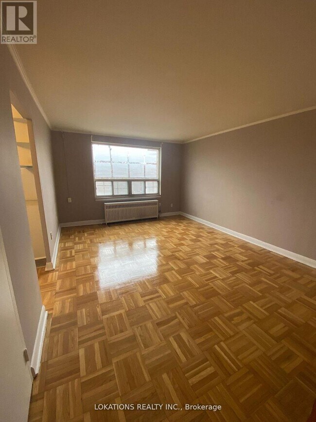 Photo - 2135 Avenue Rd