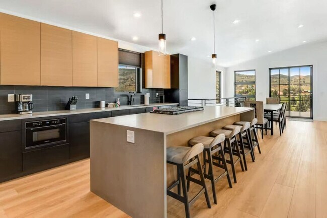 40 Wedge Way Unit SI FL1-ID1389258P
