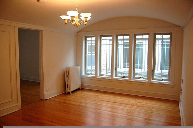 Photo - 1700 W Touhy Ave