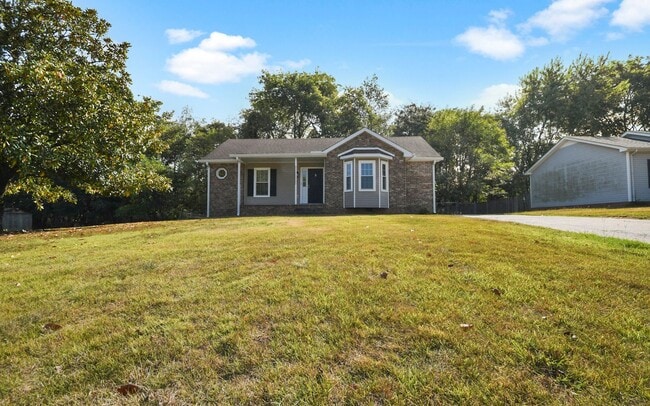 Building Photo - Updated Three Bedroom! Rental