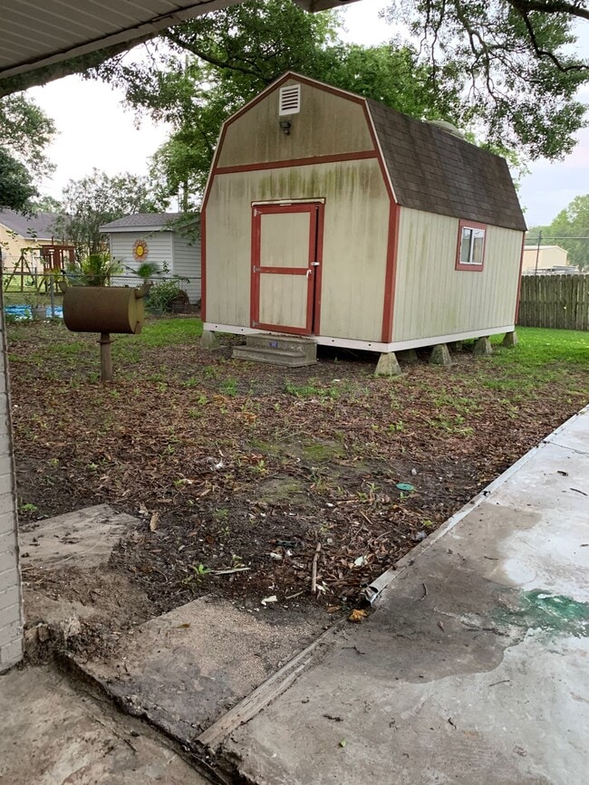 Photo - 930 Azalea St