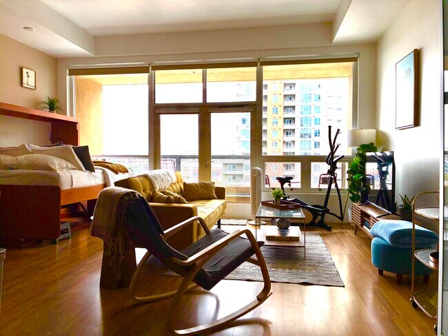 350 W Ash St Unidad Little Italy View Parking