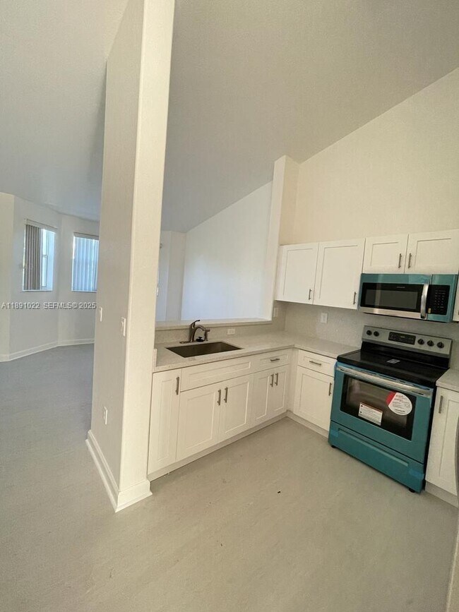 Photo - 2903 SE 17th Ave Unit 206