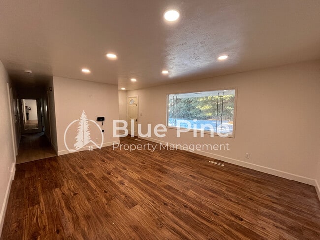 Photo - 315 Evans Ave