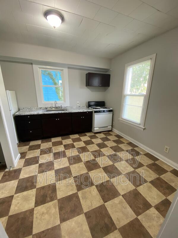 Photo - 615 W White St