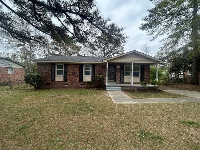 Building Photo - 4BR Home Minutes from Downtown & Fort Jackson