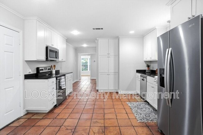 Photo - 3528 Rogers Ave