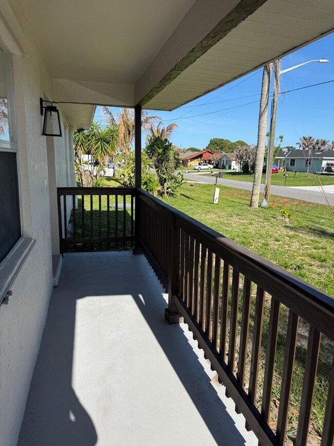 Photo - 699 NW Riverside Dr