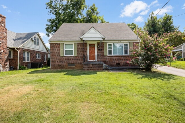 Building Photo - 1056 Campbell St Rental