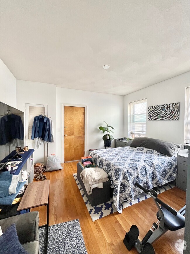 Building Photo - 1411 Commonwealth Ave Unit 404 Rental