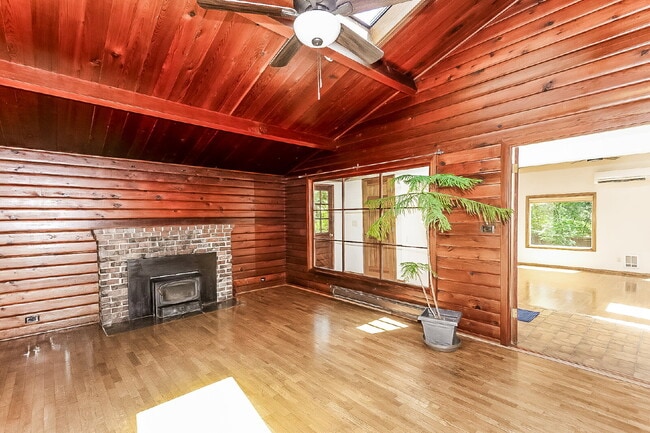 Photo - Charming Enatai Craftsman Near Lake Washington – 3BR/2BA- AVAILABLE NOW!