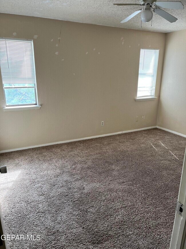Photo - 1586 Bengal Dr