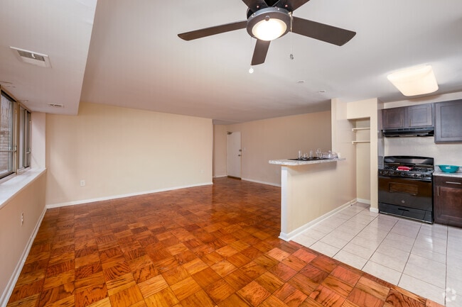 1BR, 1BA – 790SF – Dining Area