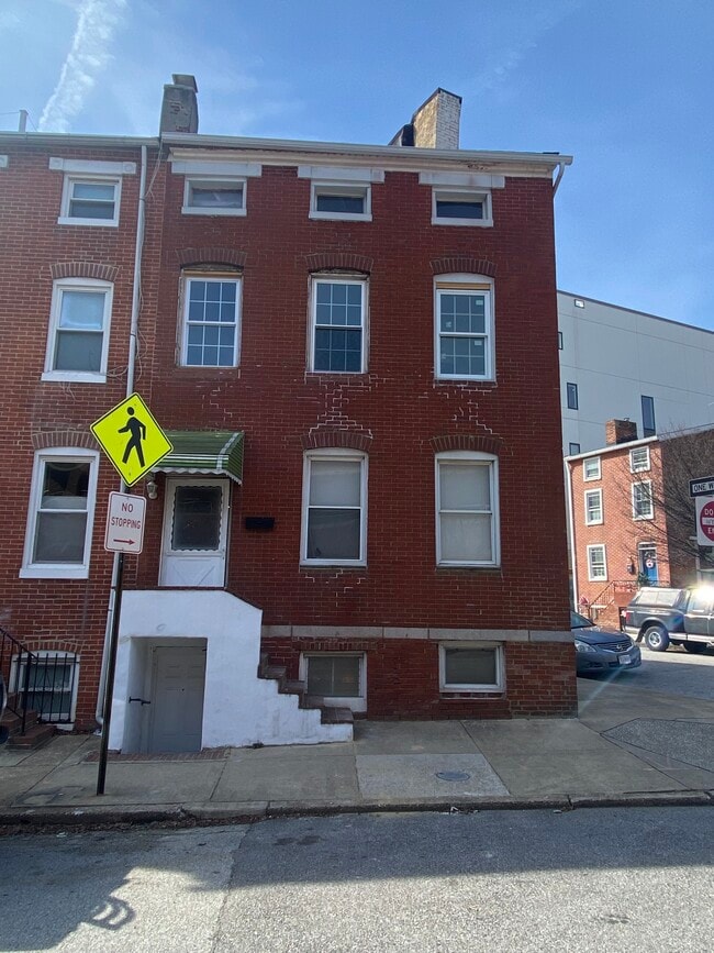 400 S Exeter St Unidad First Floor