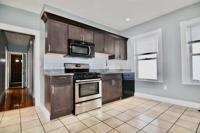 Building Photo - 21 Treadway Rd Unit 2