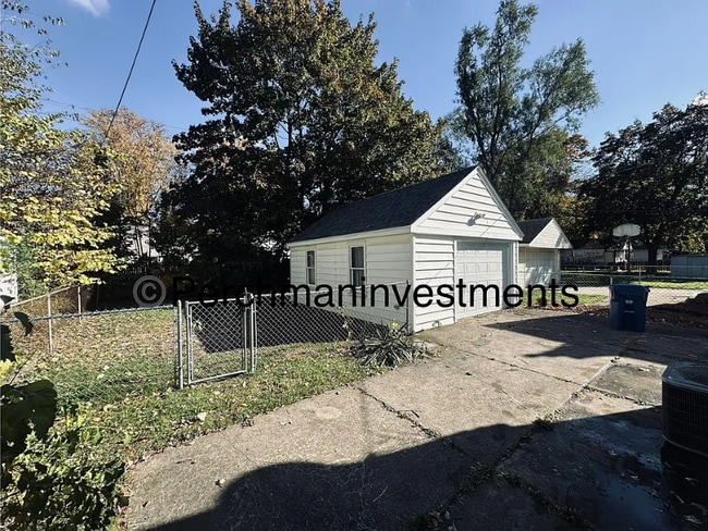 Photo - 9576 Columbia St