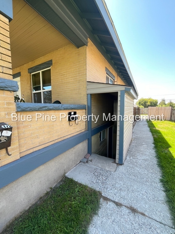 Photo - 461 1/2 I Street