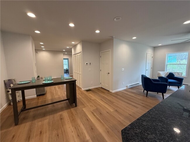 Photo - 2002 Maes Lndg