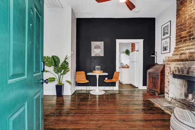 Photo - 305 W Waldburg Ln