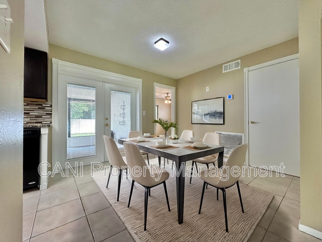 Photo - 300 N 3rd St