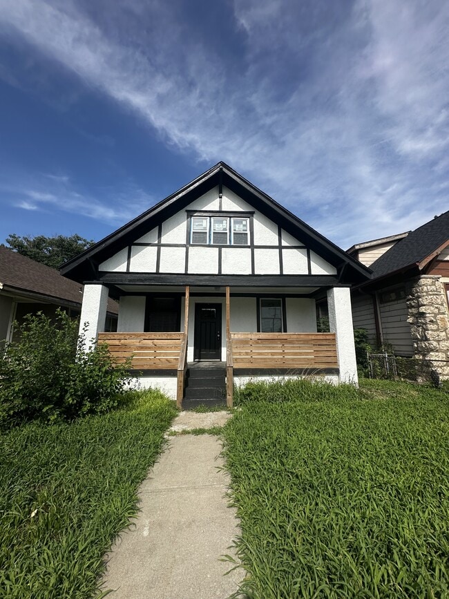 Building Photo - 2802 Monroe Ave Rental