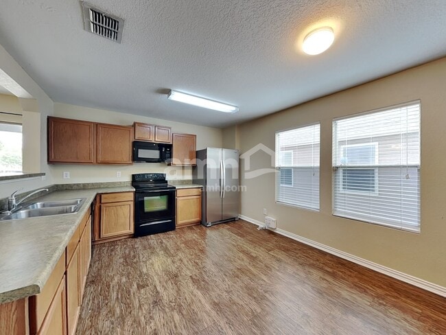 Photo - 9314 Silver Vis