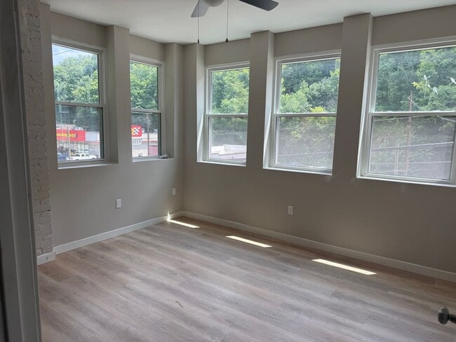 Photo - 1420 W Liberty Ave
