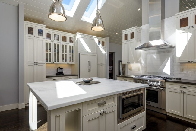 Photo - Furnished Downtown Palo Alto Modern Home with Timeless Design