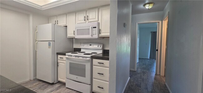 Photo - 933 SE 23rd Pl