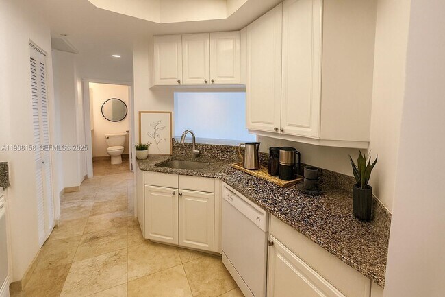 Photo - 888 Brickell Key Dr Unit 806
