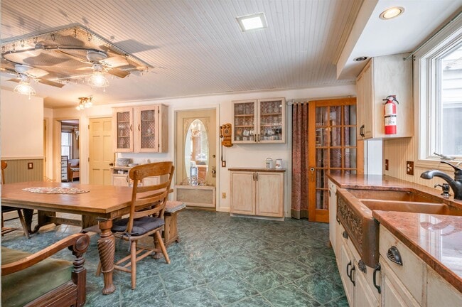 Photo - 133 Raymond Rd