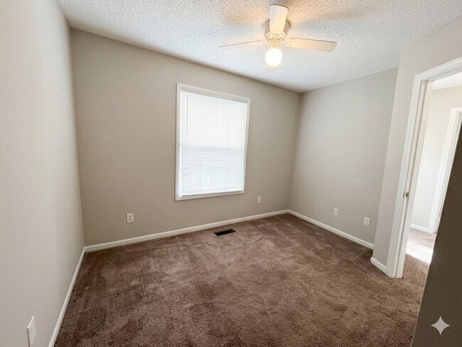 Photo - MOVE-IN SPECIAL: $500 OFF 1ST MONTH'S RENT!**