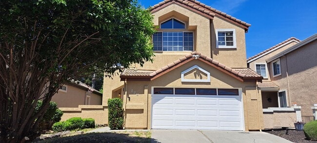 Building Photo - Spacious & Great Design Home in Suisun - Close to Travis Air Force Base - $500 off the 1st Month'...