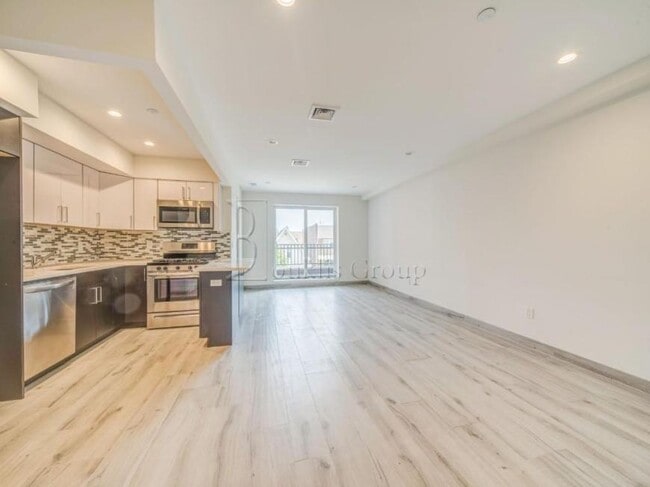 Building Photo - 1 bedroom in ASTORIA NY 11103 Unit 4A