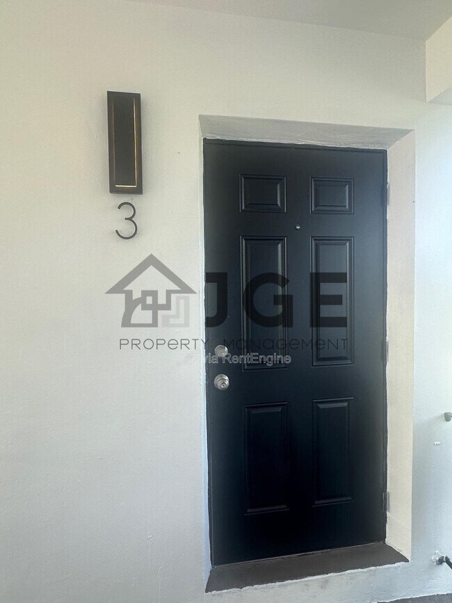3128 SW 12th Pl Unit 3