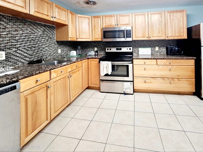 Photo - 205 Kent St Unit 11