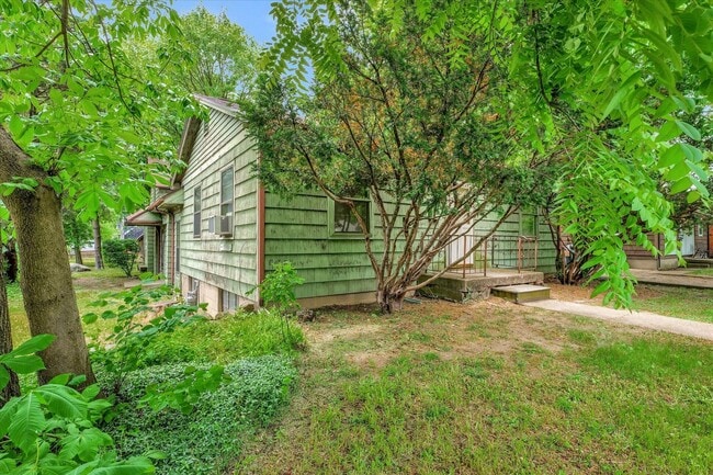 Photo - 2 BED / 1 BATH HOUSE NEAR CAMPUS W/ CHARMI...