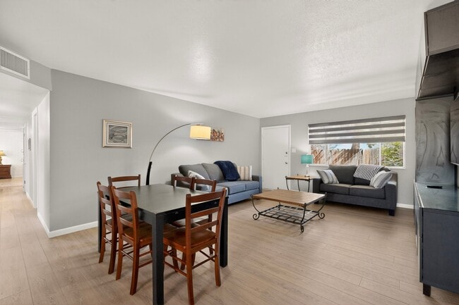 Photo - 4707 Marquette Ave NE