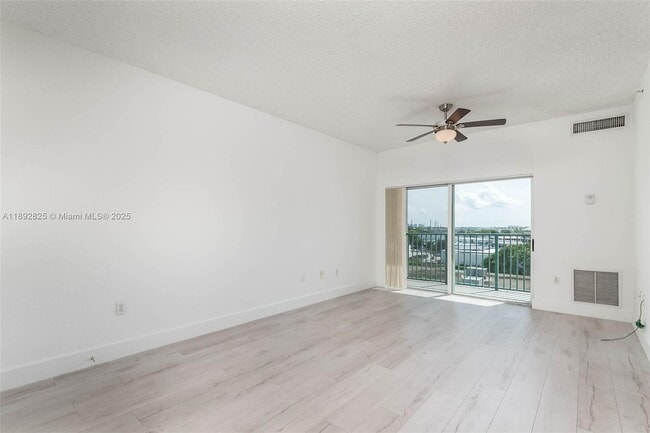 Photo - 6001 SW 70th St Unidad 609