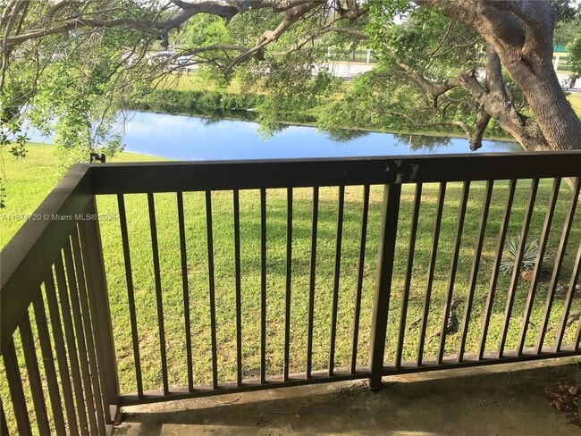 Photo - 6061 Shaker Wood Cir Unit 205