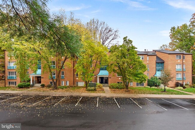 Building Photo - 11808 Breton Ct Unit 12C