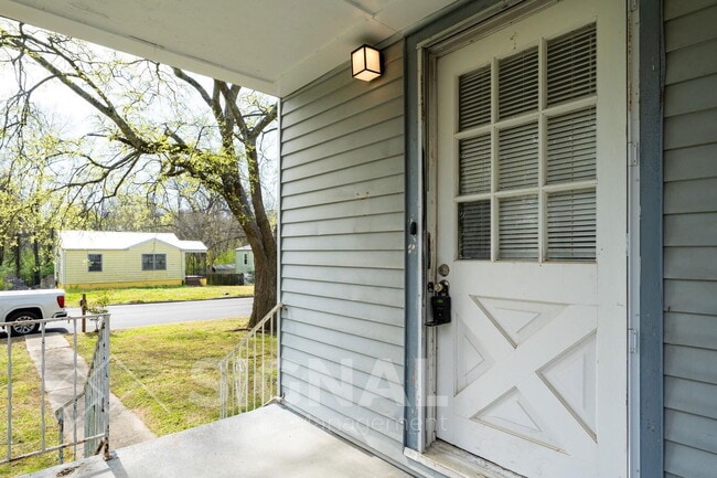 Photo - 5836 Court Q