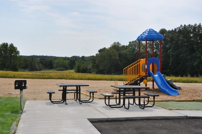 Photo - Elizabeth Lodge Apartments