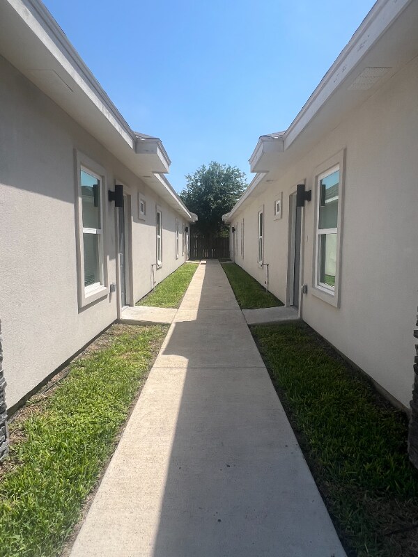 Photo - 904 E la Cantera Ave