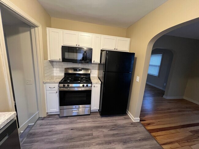 Photo - 945 Sylvia St NW