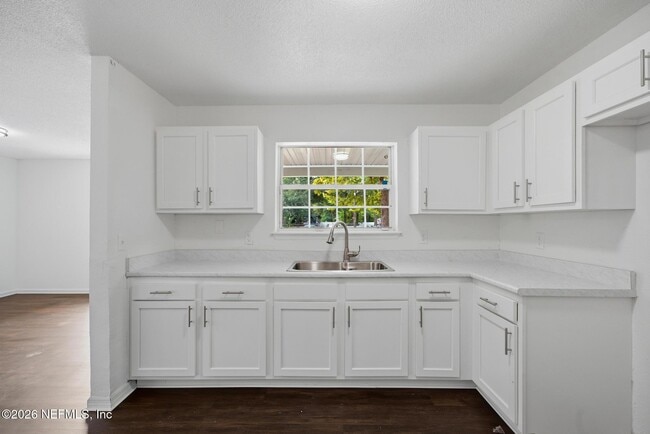 2117 W 39th St